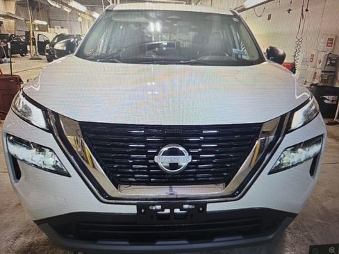 Used 2023 Nissan Rogue S image 14