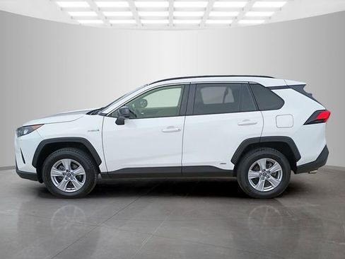 Used 2019 Toyota RAV4 LE w/ Carpet Mat Package image 8