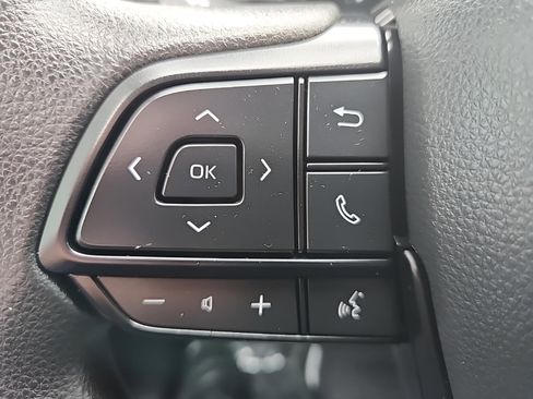 Used 2025 Toyota Sienna LE image 46