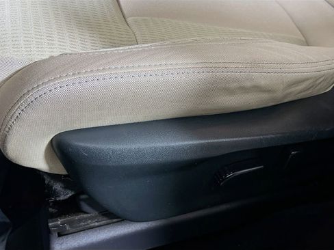 Used 2019 Subaru Ascent Premium image 17