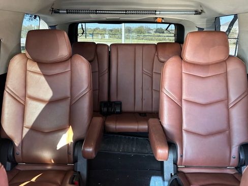 Used 2016 Cadillac Escalade Luxury image 11