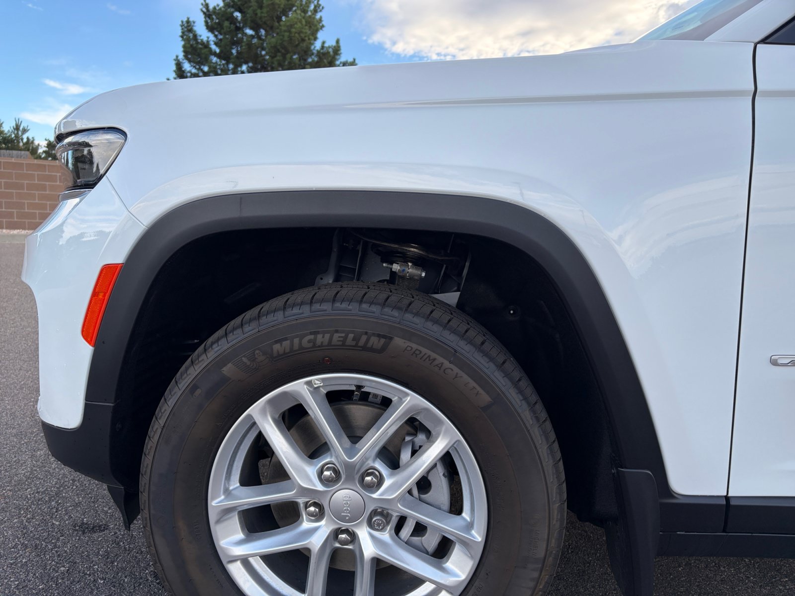 New 2026 Jeep Grand Cherokee Laredo w/ Trailer Tow Package AWD/4WD image 11
