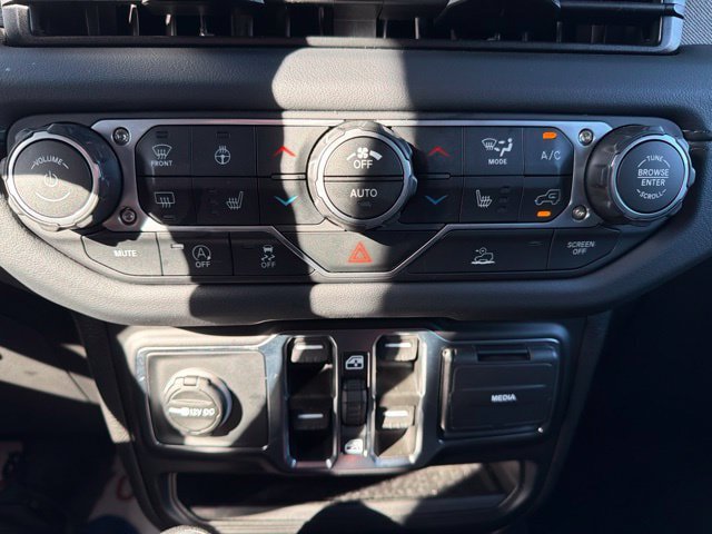 Used 2026 Jeep Wrangler Unlimited Sahara AWD/4WD image 24