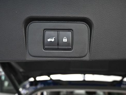 Used 2024 Nissan Rogue SV AWD/4WD image 9