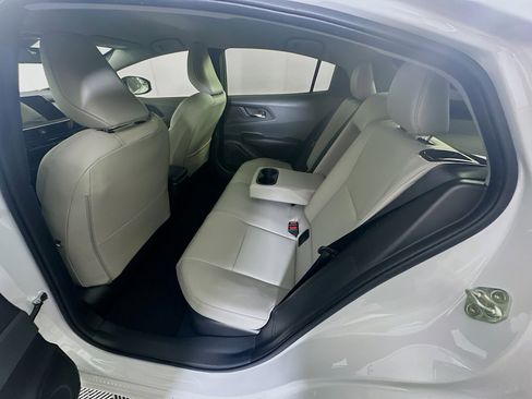 Used 2025 Toyota Prius XLE image 28