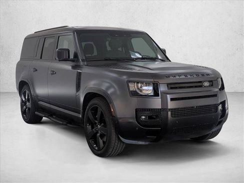 Certified 2025 Land Rover Defender 130 X-Dynamic SE AWD/4WD image 3