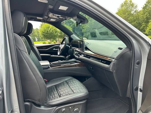 Used 2023 Cadillac Escalade ESV Sport Platinum w/ LPO, ONYX Package AWD/4WD image 38