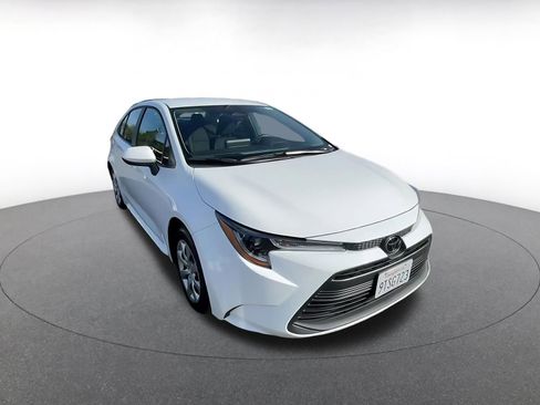 Used 2025 Toyota Corolla LE image 3