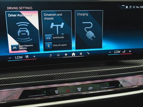 Used 2023 BMW i7 xDrive60 w/ Parking Assistance Package image 24