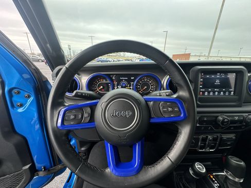 Used 2021 Jeep Gladiator Sport image 14