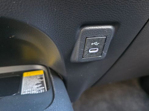 Used 2025 Toyota Corolla SE w/ SE Premium Package FWD image 31