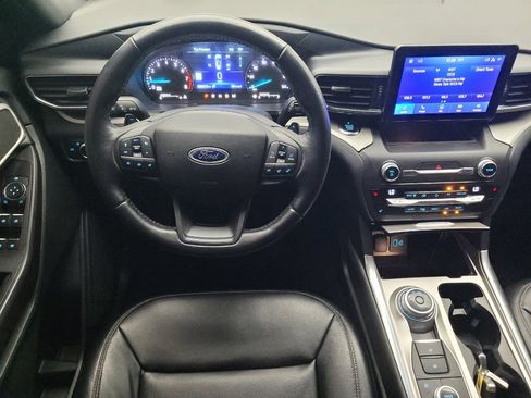Used 2020 Ford Explorer XLT w/ Equipment Group 202A AWD/4WD image 22
