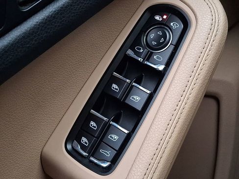 Used 2019 Porsche Macan image 24