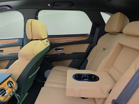 New 2025 Bentley Bentayga image 30