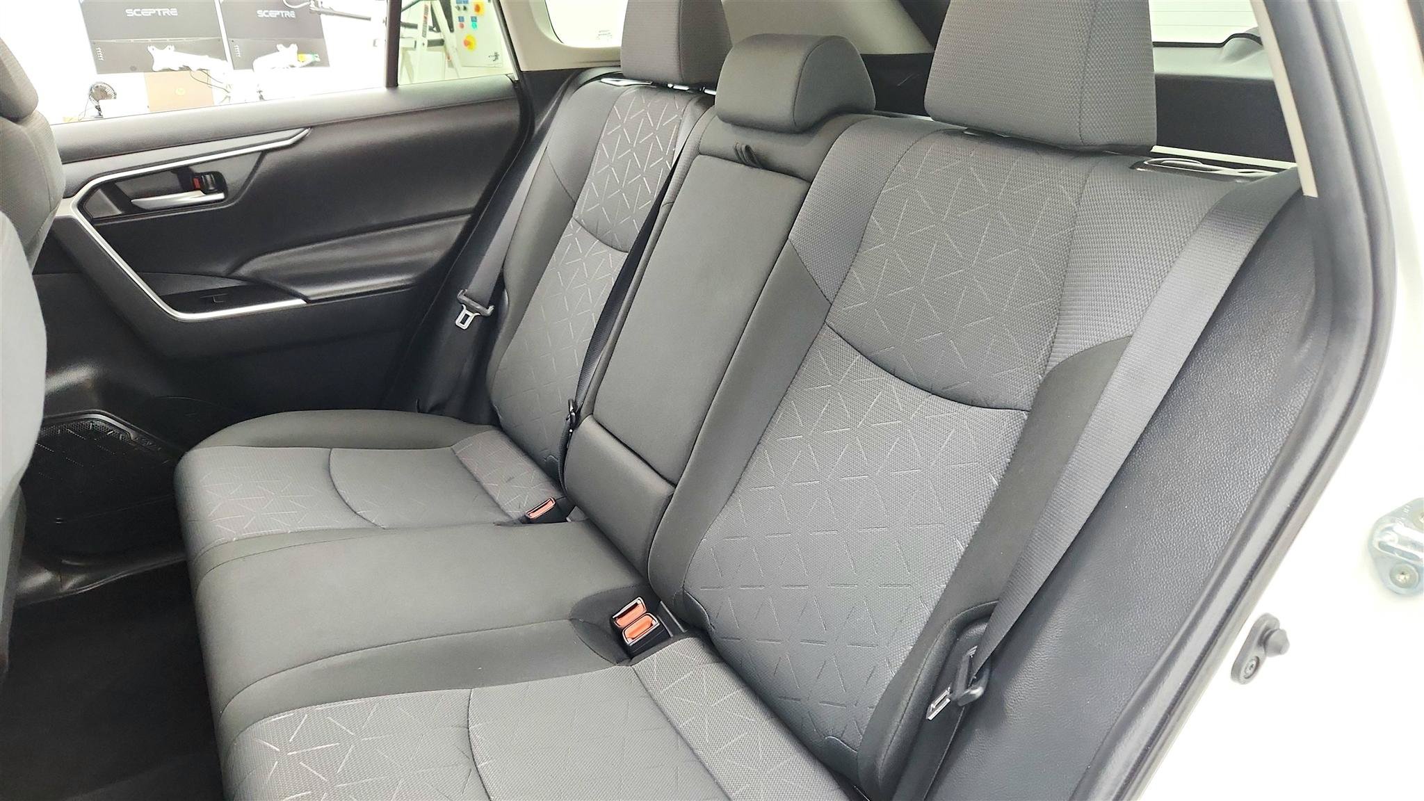 Used 2025 Toyota RAV4 XLE FWD image 16