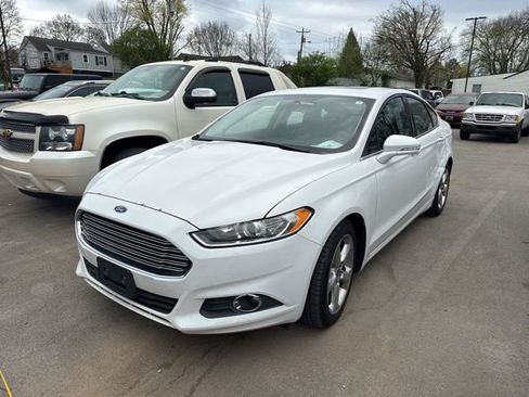 Used 2015 Ford Fusion SE image 3