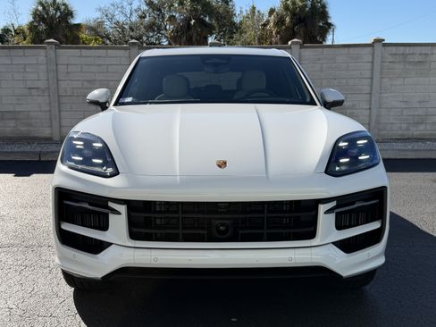 Certified 2026 Porsche Cayenne AWD/4WD image 10