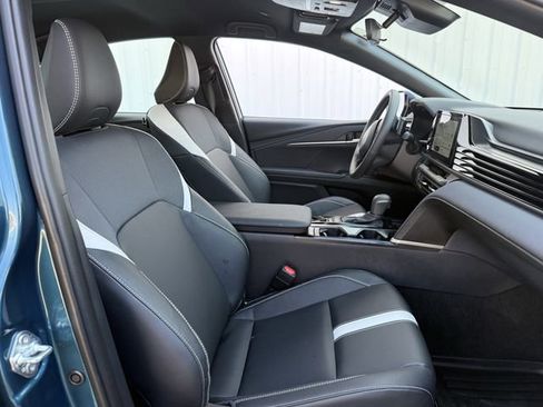 Used 2025 Toyota Camry SE image 30