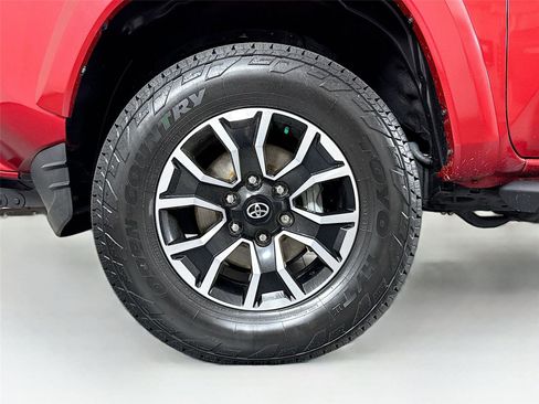 Used 2022 Toyota Tacoma TRD Sport w/ Technology Package RWD image 39