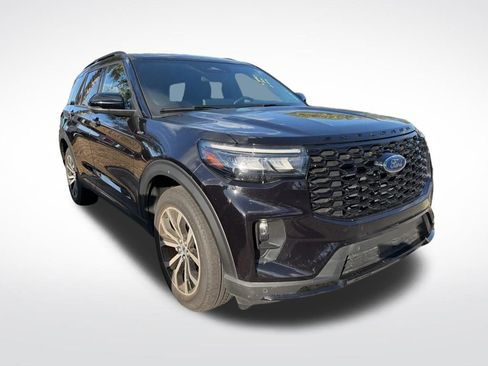Used 2025 Ford Explorer ST-Line image 2