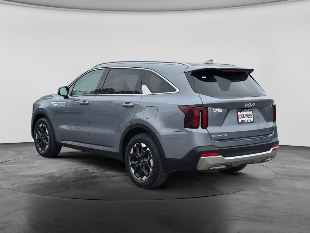 Used 2024 Kia Sorento S FWD image 6
