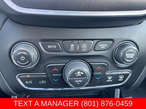 Used 2019 Jeep Cherokee Trailhawk w/ Comfort/Convenience Group AWD/4WD image 22