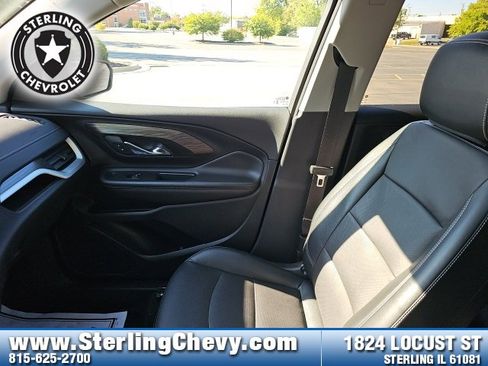 Used 2023 GMC Terrain SLT w/ Elevation Edition image 22