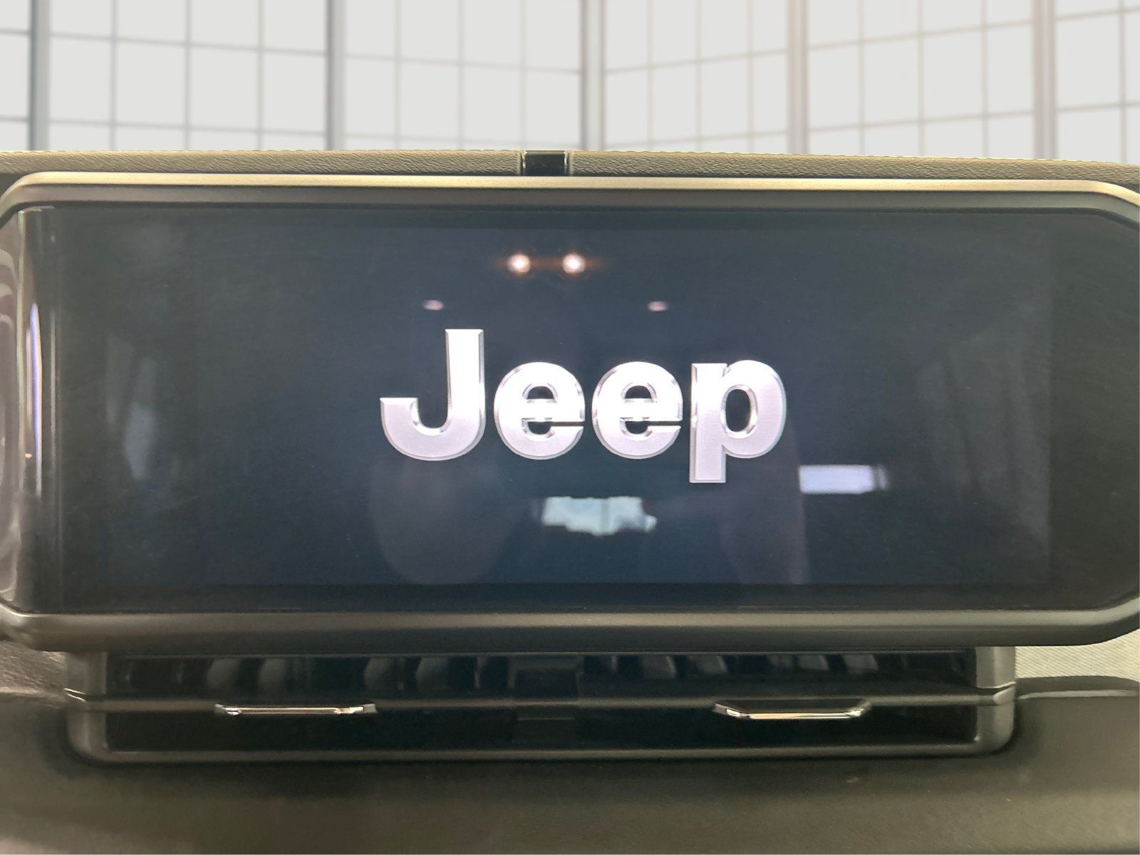 Used 2024 Jeep Wrangler Unlimited Sahara AWD/4WD image 12