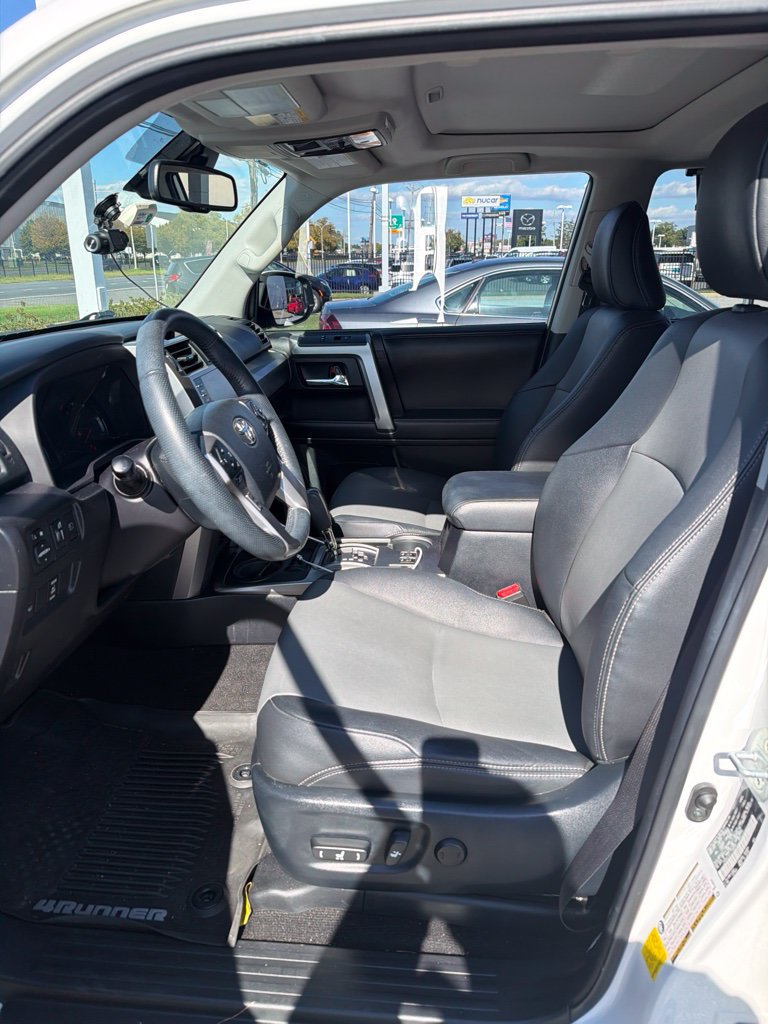 Used 2020 Toyota 4Runner SR5 Premium w/ Moonroof Package AWD/4WD image 9