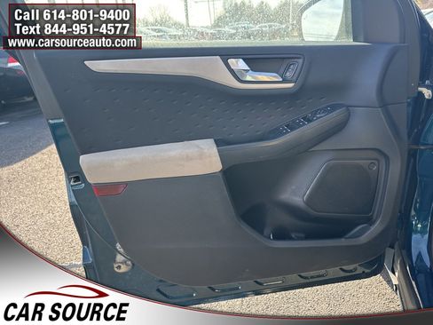Used 2020 Ford Escape SE image 18