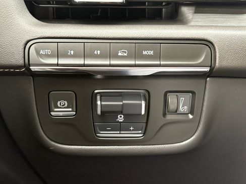 Certified 2023 Cadillac Escalade ESV Sport AWD/4WD image 28