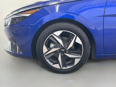 Used 2023 Hyundai Elantra Limited w/ Preferred Accessory Package FWD image 33