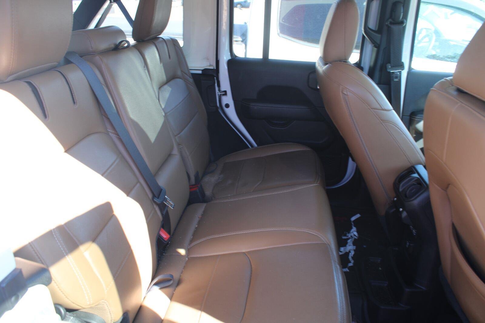 Used 2022 Jeep Wrangler Unlimited Sahara w/ Cold Weather Group AWD/4WD image 5