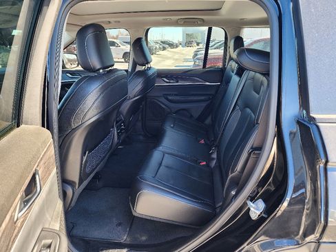 Used 2023 Jeep Grand Cherokee Limited w/ Black Appearance Package image 33