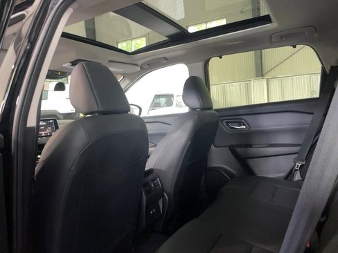 Used 2025 Nissan Rogue SV w/ SV Premium Package AWD/4WD image 7