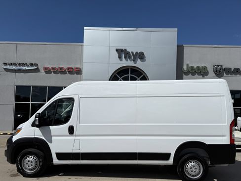 Used 2025 RAM ProMaster 2500 w/ Convenience Group image 23