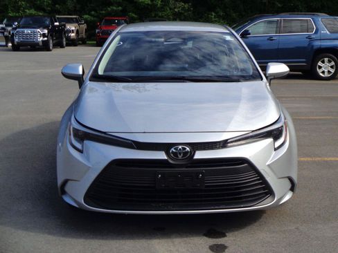 Used 2026 Toyota Corolla LE FWD image 2