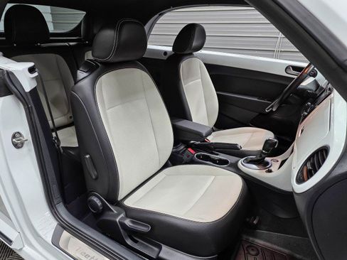 Used 2018 Volkswagen Beetle 2.0T SE FWD image 15