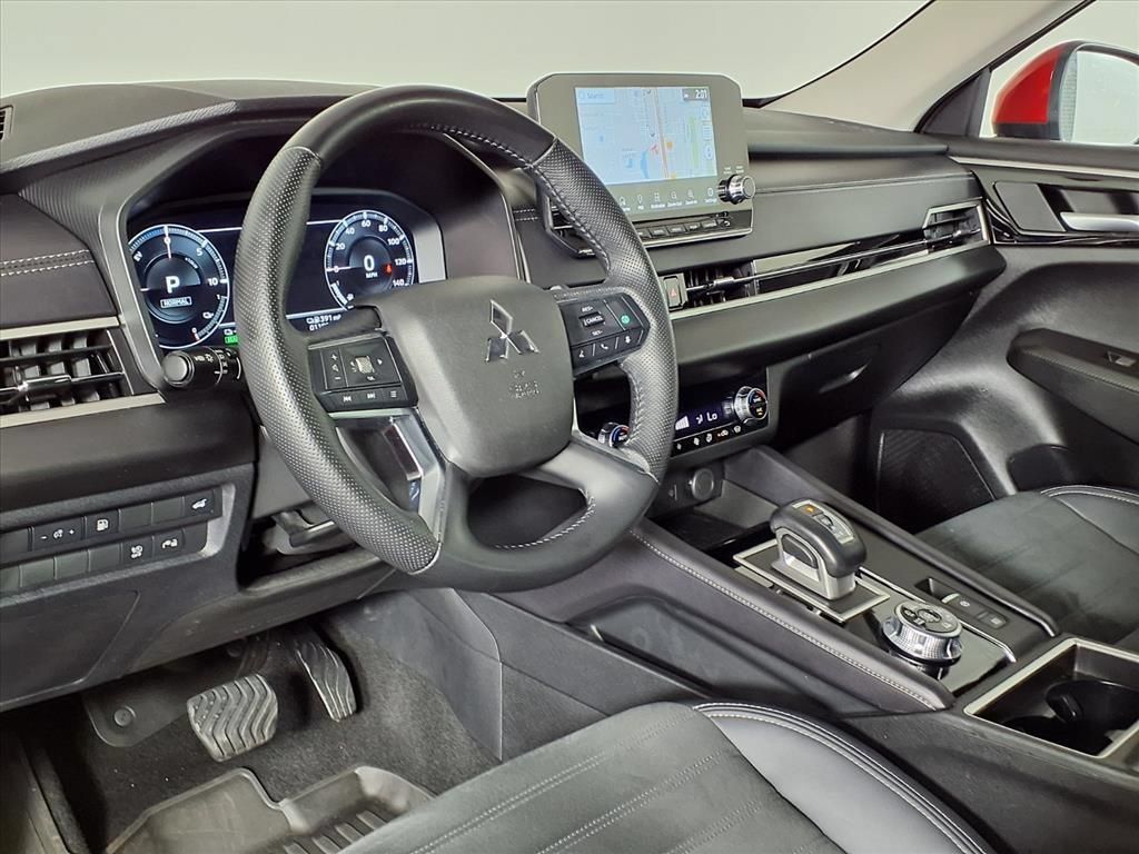 Used 2024 Mitsubishi Outlander SE AWD/4WD image 16