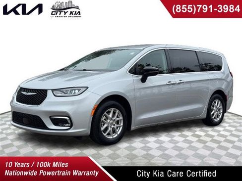 Used 2024 Chrysler Pacifica Touring-L image 1