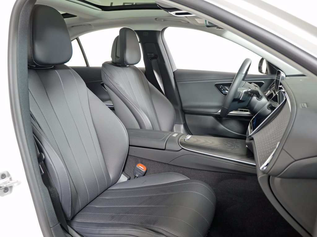 Certified 2024 Mercedes-Benz E 350 4MATIC Sedan image 17