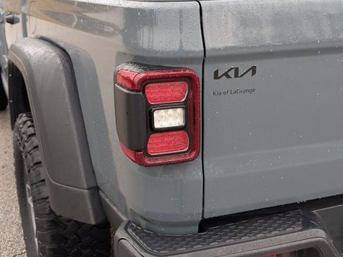 Used 2024 Jeep Gladiator Mojave w/ Convenience Group image 9