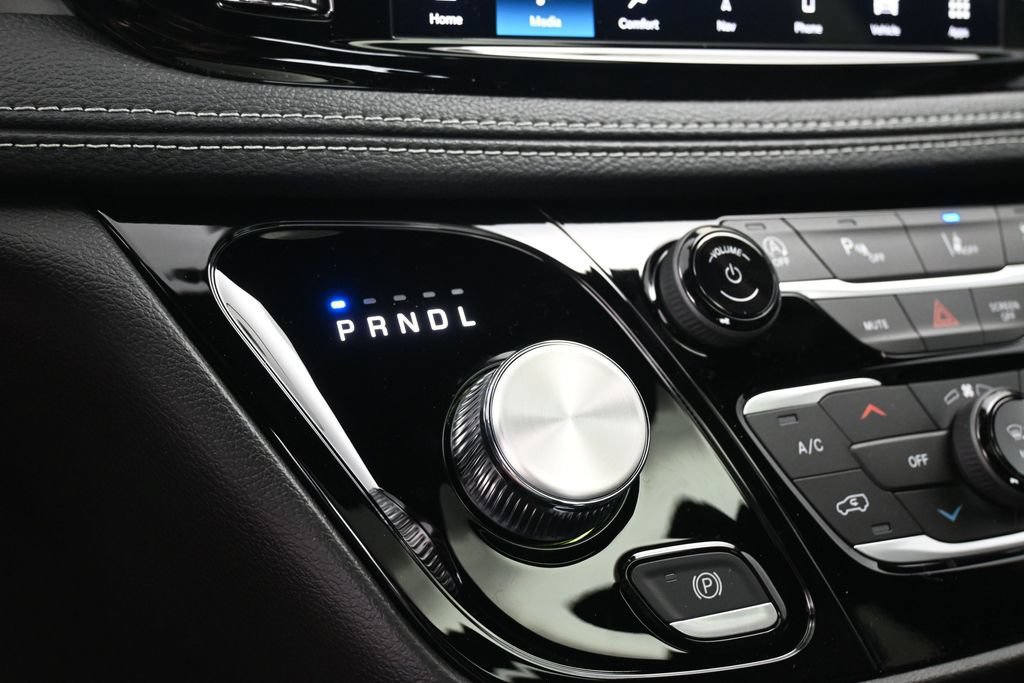 New 2027 Chrysler Pacifica Select w/ Family Tech Group FWD image 18