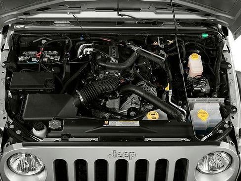 Used 2013 Jeep Wrangler Unlimited Sahara AWD/4WD image 13