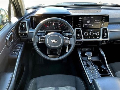 Used 2021 Kia Sorento LX image 5