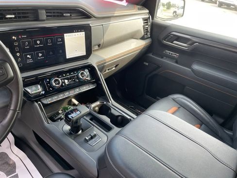 Used 2025 GMC Sierra 1500 AT4 w/ Technology Package AWD/4WD image 47