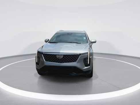 Used 2025 Cadillac XT4 Premium Luxury FWD image 4