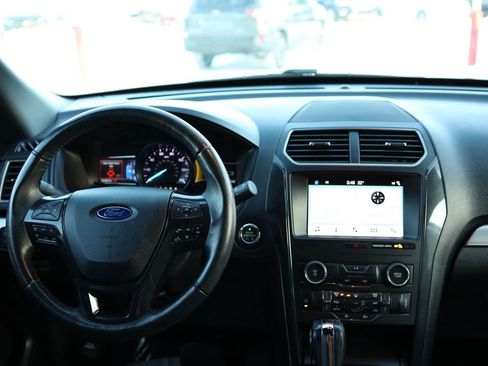 Used 2018 Ford Explorer XLT w/ Equipment Group 201A FWD image 60