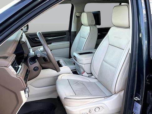 Used 2021 GMC Yukon XL Denali w/ Denali Premium Package AWD/4WD image 8