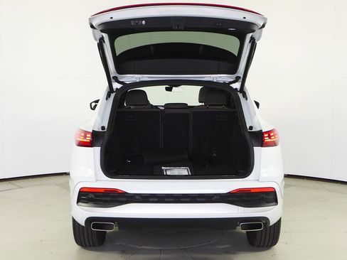 Used 2025 Audi Q5 Premium w/ Convenience Package image 10